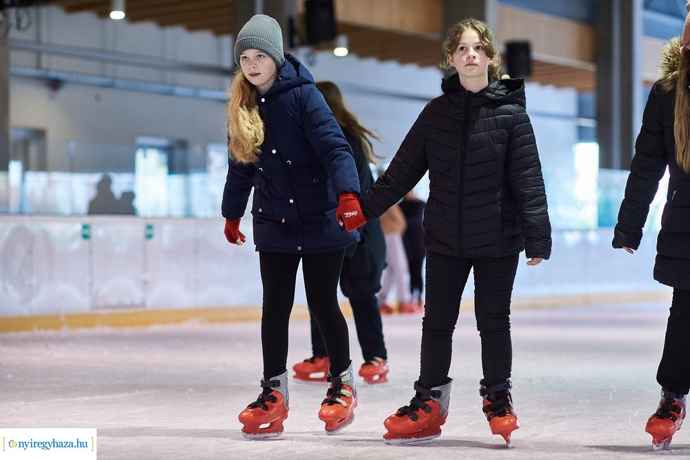 Sulis csúszás a jégpályán