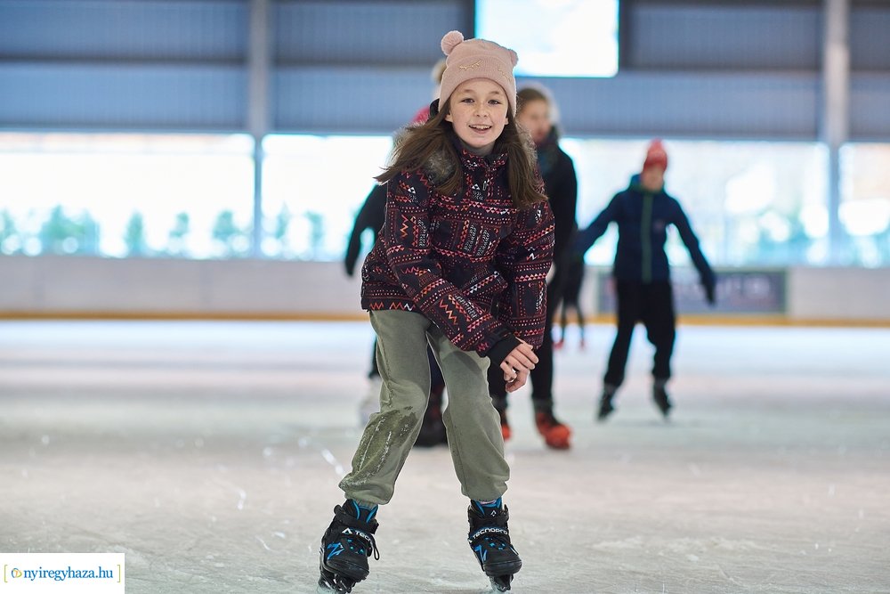Sulis csúszás a jégpályán
