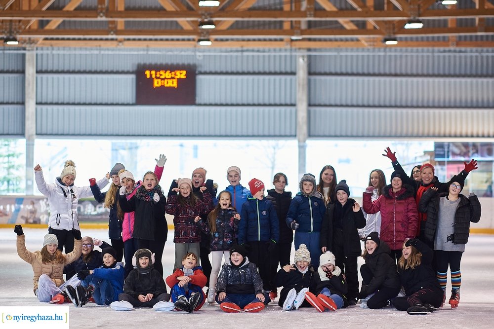 Sulis csúszás a jégpályán