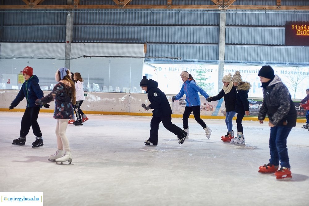 Sulis csúszás a jégpályán