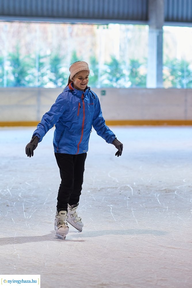 Sulis csúszás a jégpályán