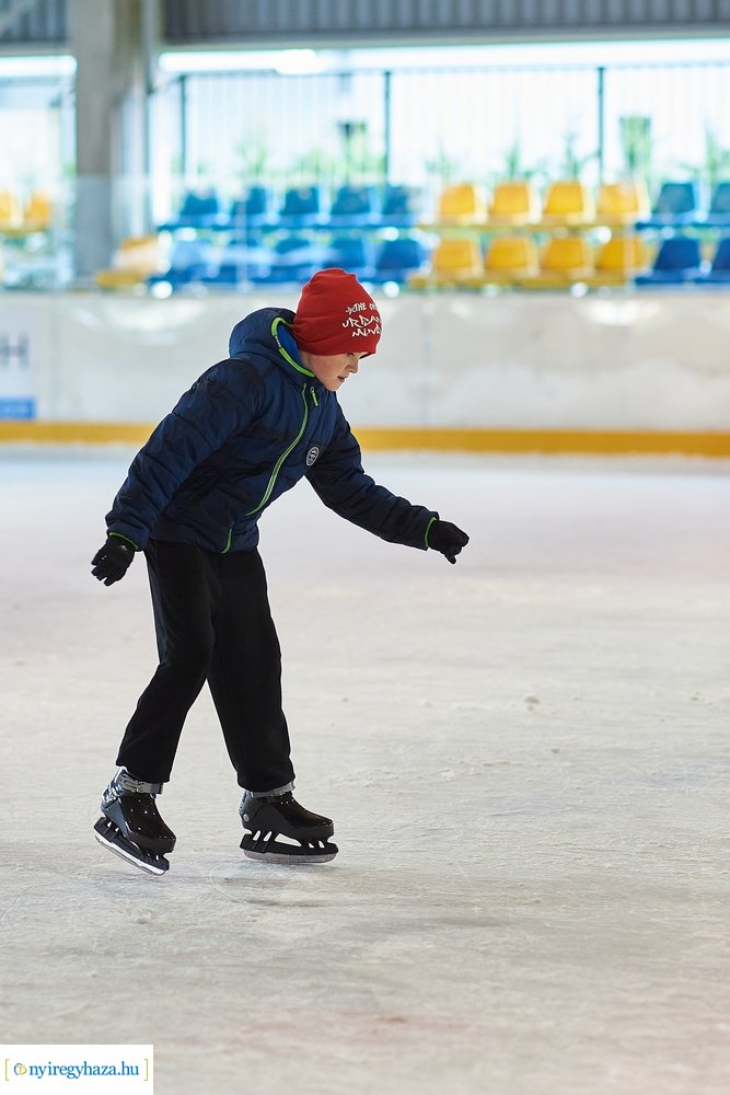 Sulis csúszás a jégpályán