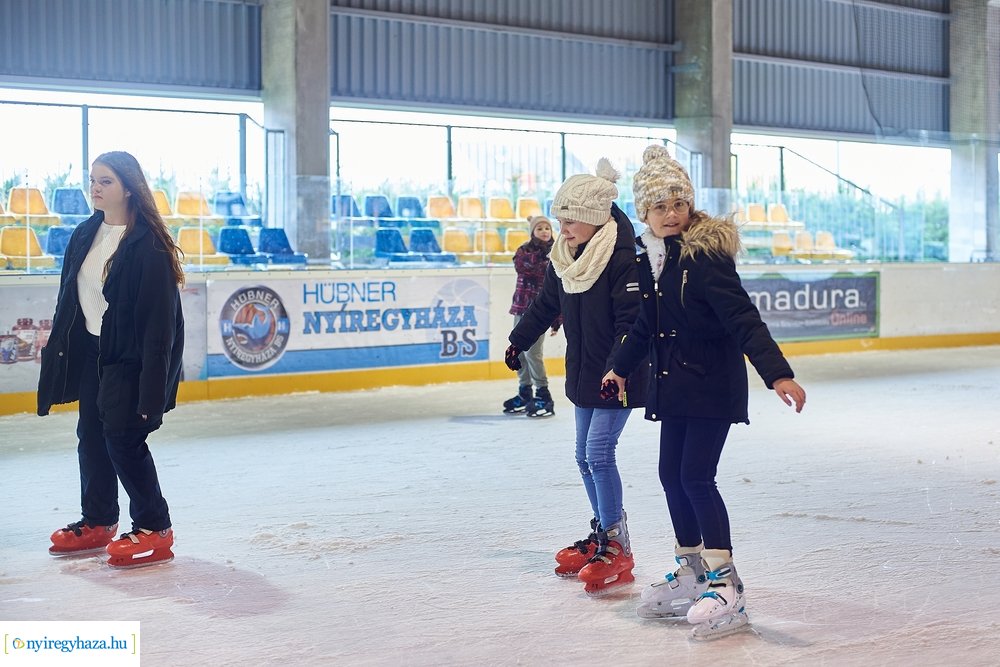 Sulis csúszás a jégpályán