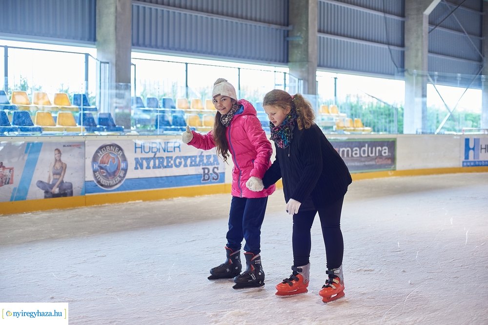Sulis csúszás a jégpályán