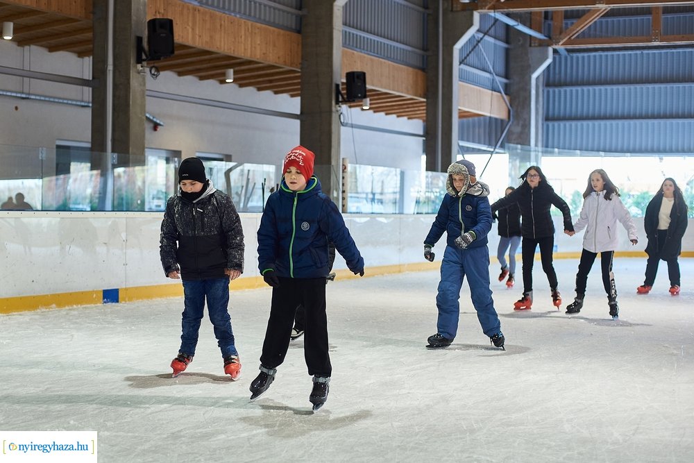 Sulis csúszás a jégpályán