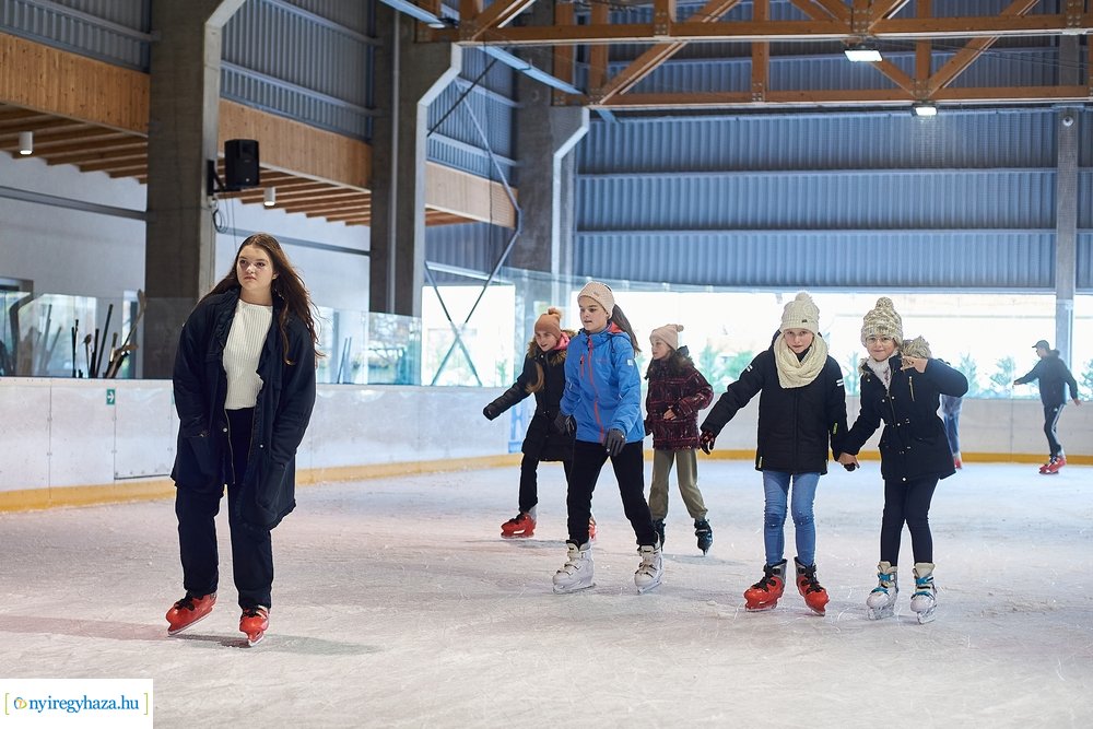 Sulis csúszás a jégpályán