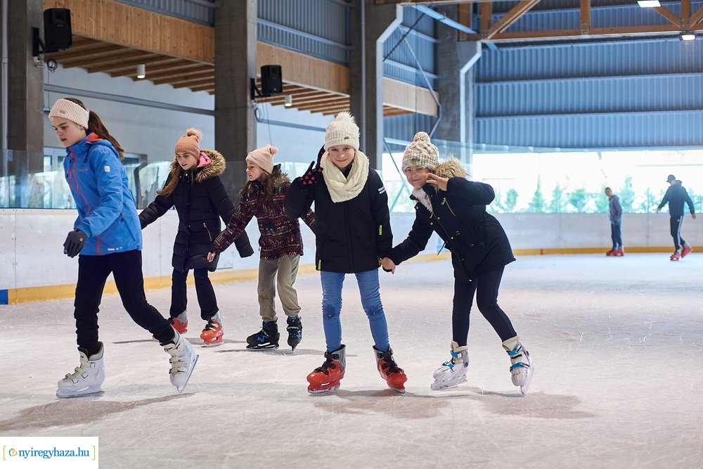 Sulis csúszás a jégpályán