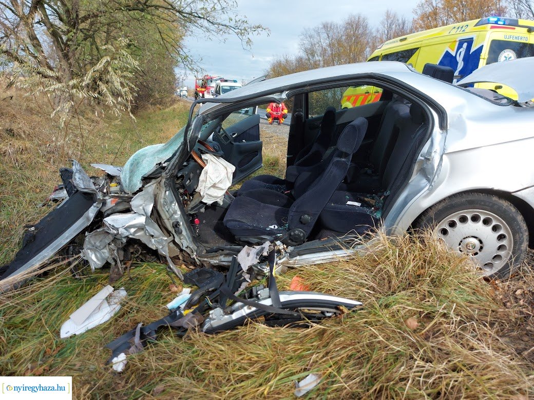 Súlyos baleset történt a 4-es főúton