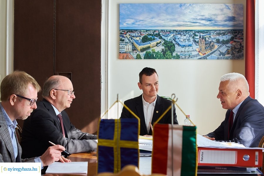 Svéd nagykövet a Városházán