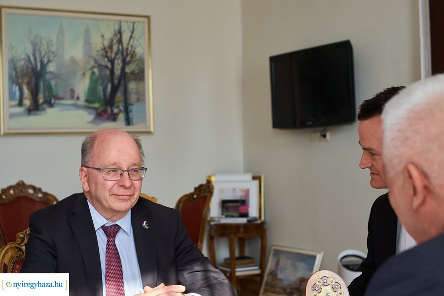 Svéd nagykövet a Városházán