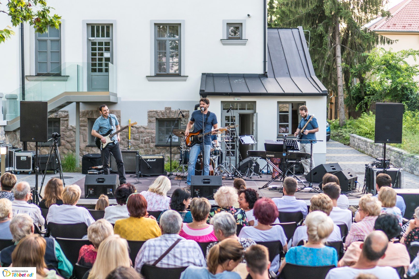 Szabadtéri koncert a Bencs Villában
