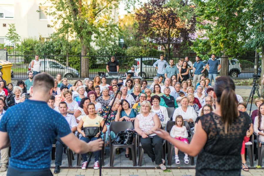 Szabadtéri koncert a Bencs Villában