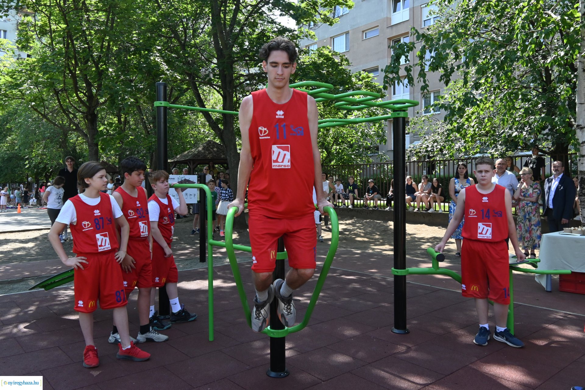 Szabadtéri kondipark és piknik a Nyíregyházi Egyetem Eötvös József Gyakorló Általános Iskola és Gimnáziumban