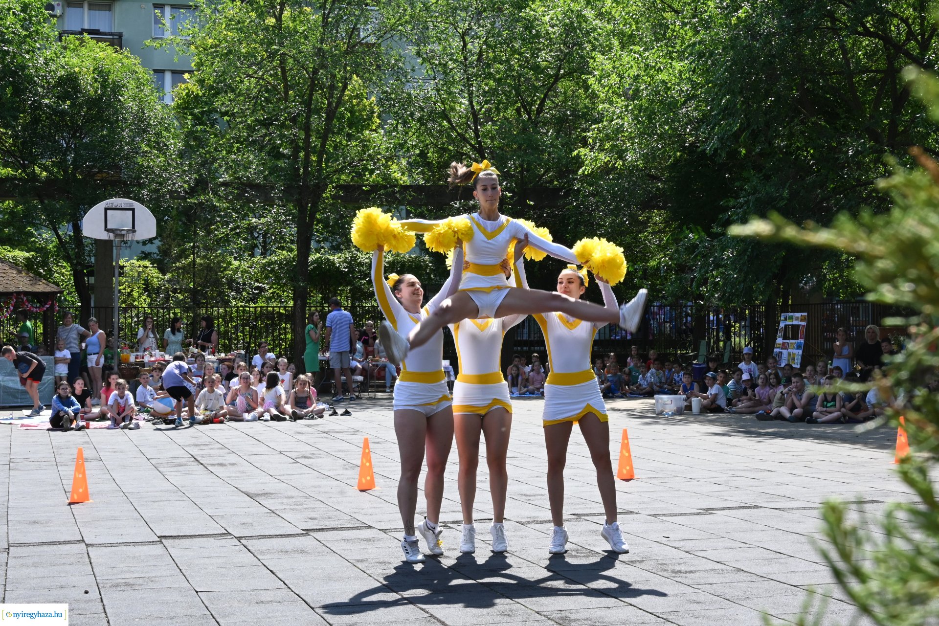 Szabadtéri kondipark és piknik a Nyíregyházi Egyetem Eötvös József Gyakorló Általános Iskola és Gimnáziumban