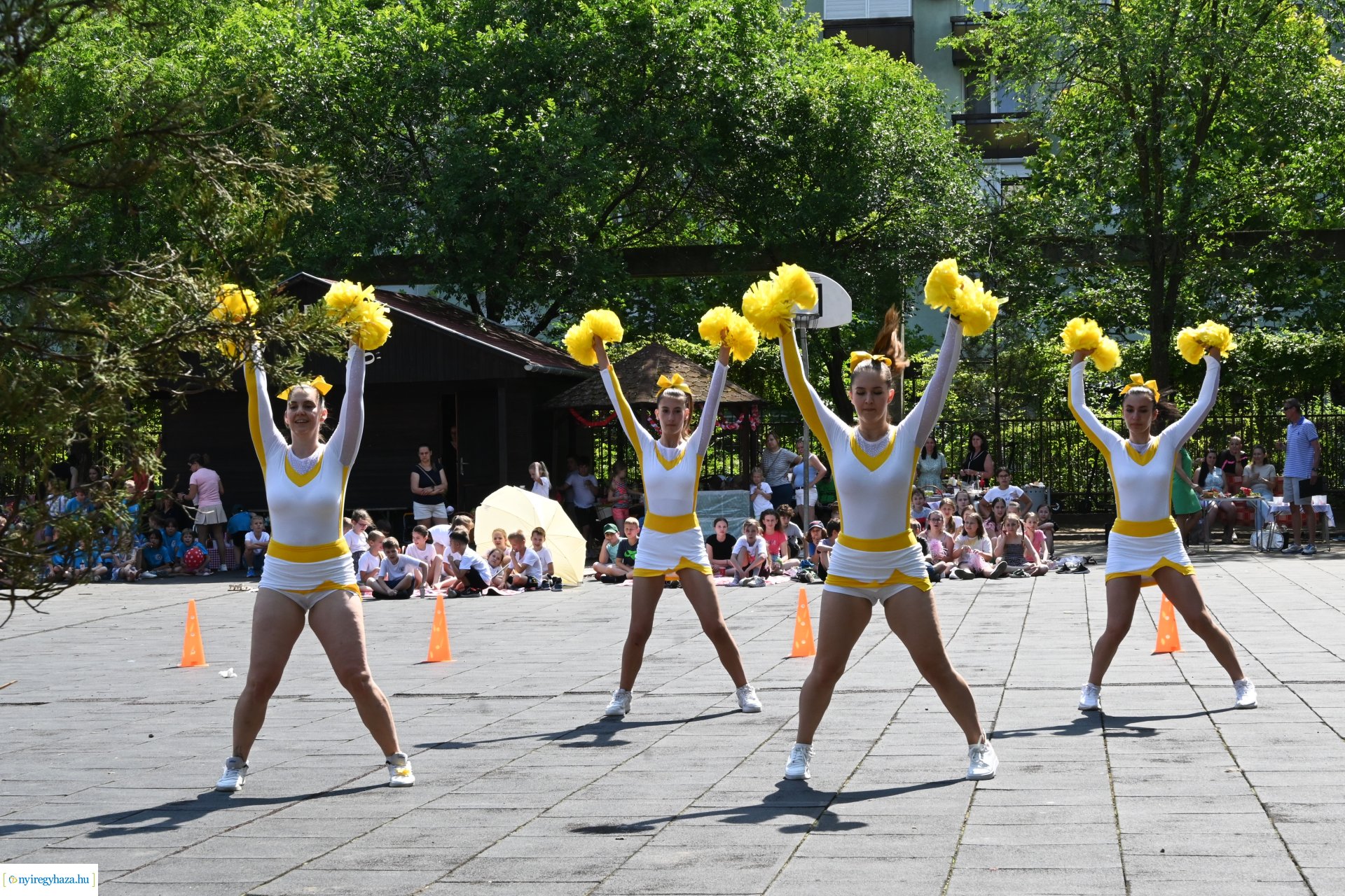 Szabadtéri kondipark és piknik a Nyíregyházi Egyetem Eötvös József Gyakorló Általános Iskola és Gimnáziumban