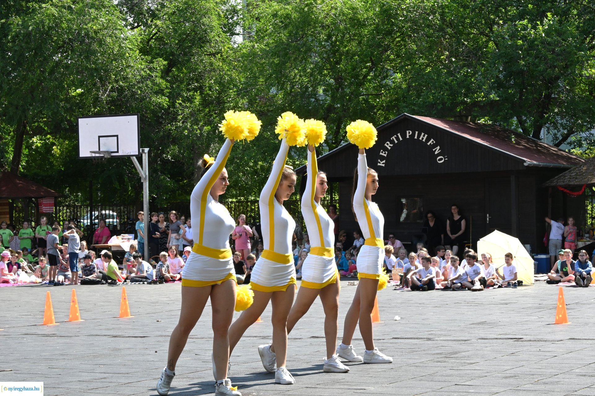 Szabadtéri kondipark és piknik a Nyíregyházi Egyetem Eötvös József Gyakorló Általános Iskola és Gimnáziumban