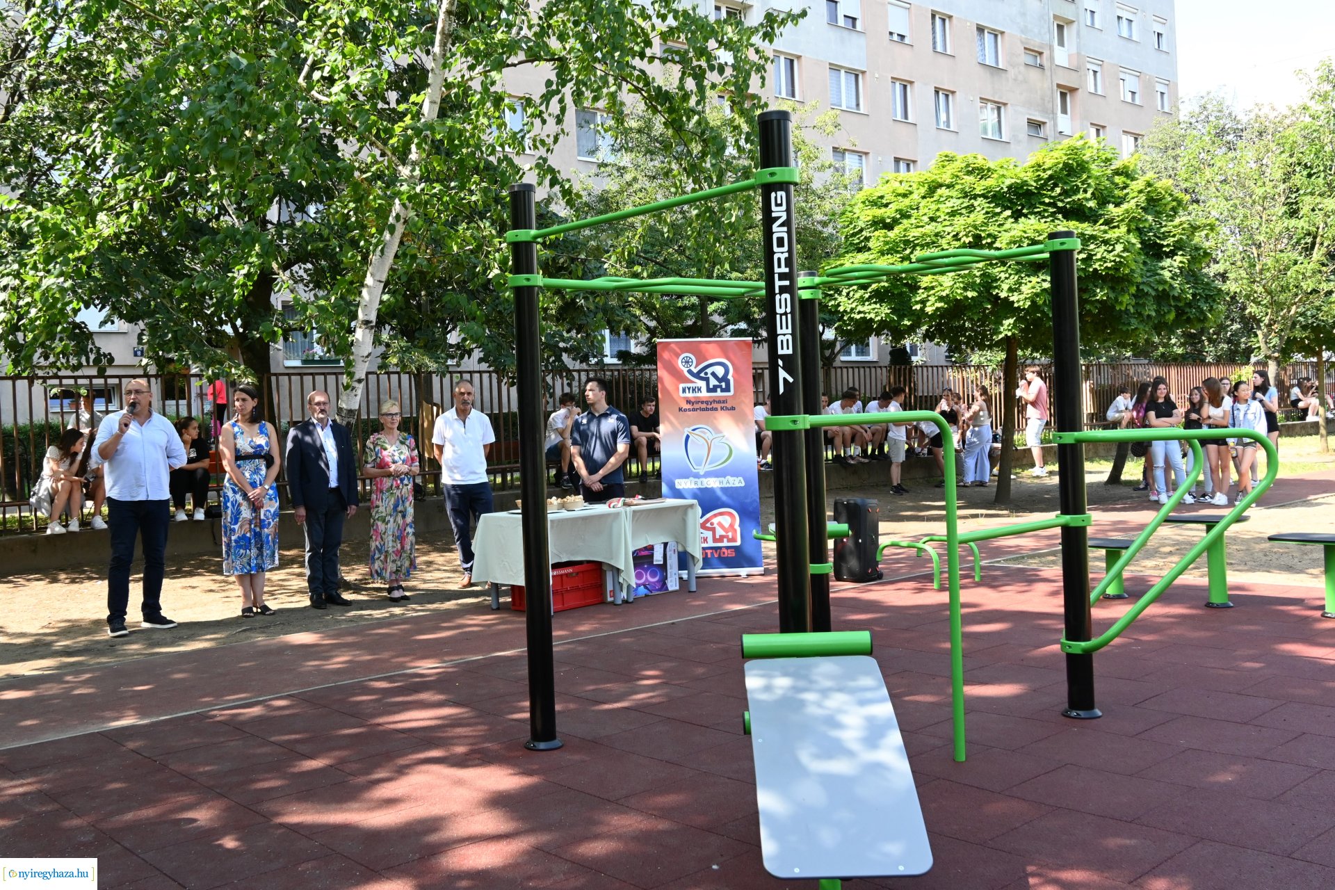 Szabadtéri kondipark és piknik a Nyíregyházi Egyetem Eötvös József Gyakorló Általános Iskola és Gimnáziumban