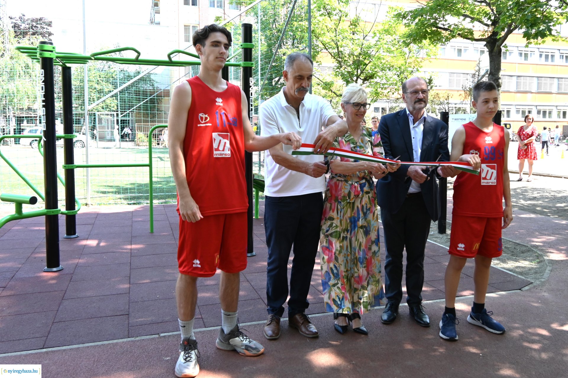 Szabadtéri kondipark és piknik a Nyíregyházi Egyetem Eötvös József Gyakorló Általános Iskola és Gimnáziumban