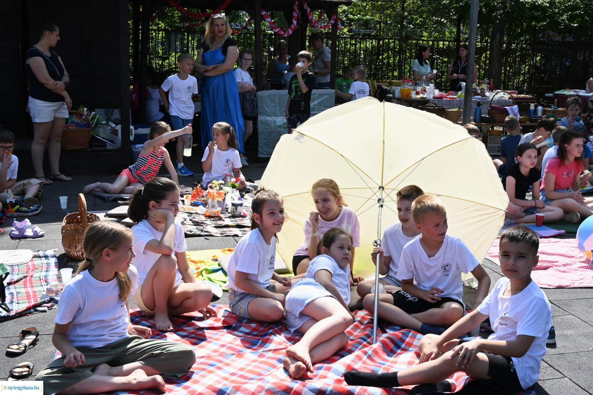 Szabadtéri kondipark és piknik a Nyíregyházi Egyetem Eötvös József Gyakorló Általános Iskola és Gimnáziumban