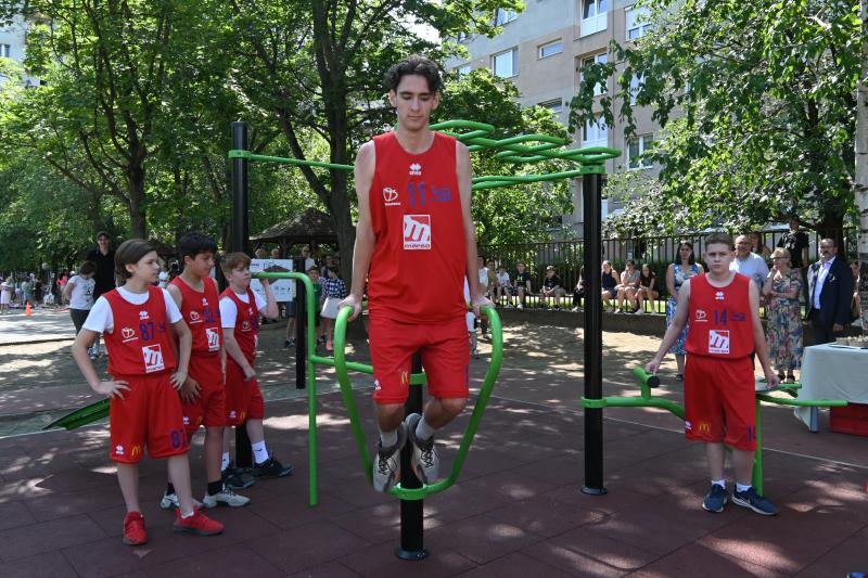 Szabadtéri kondipark és piknik a Nyíregyházi Egyetem Eötvös József Gyakorló Általános Iskola és Gimnáziumban