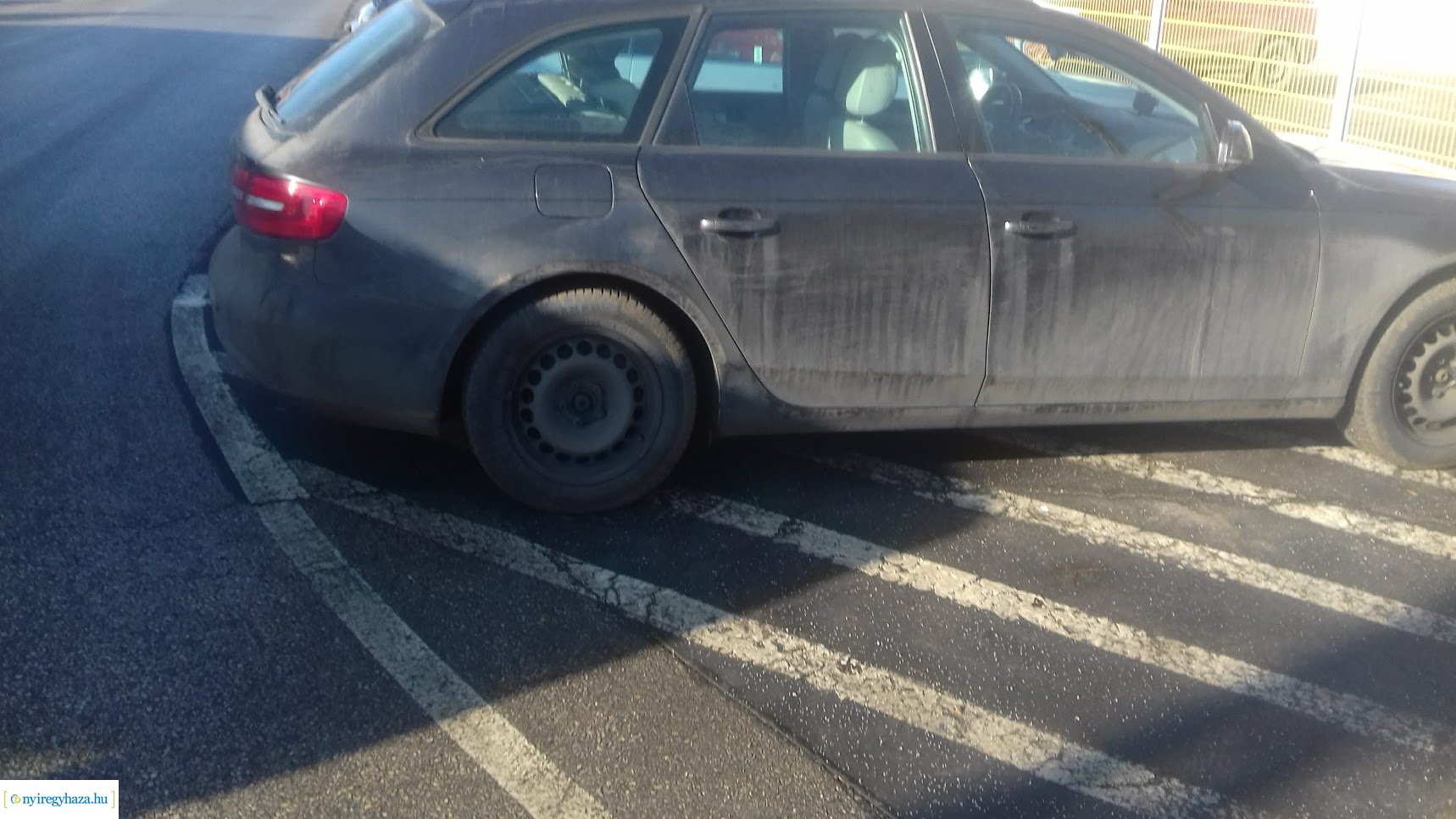 Szabálytalan parkolás a Nagyvárad utcán