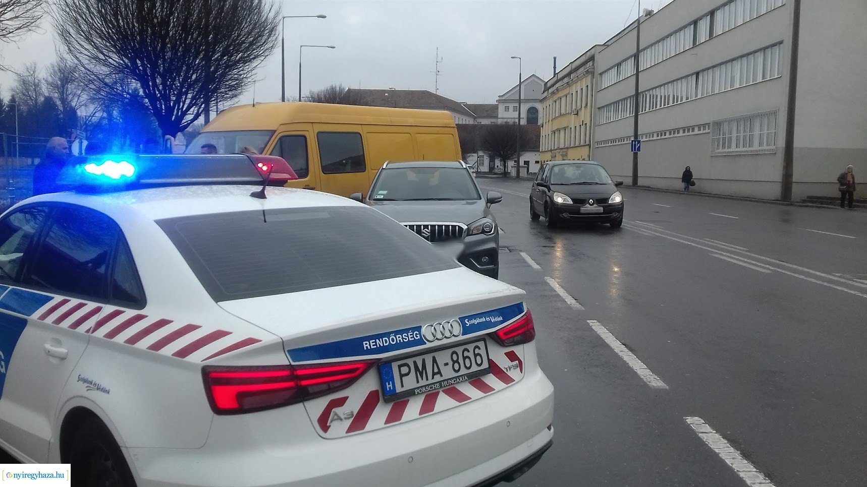 Szabálytalan sávváltás miatt ütköztek