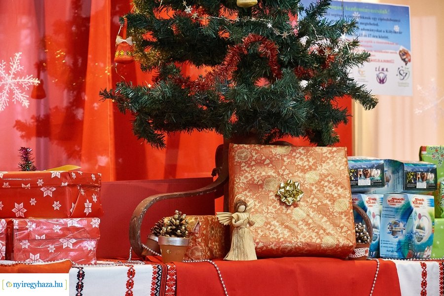 Szabolcs Néptáncegyüttes adománygyűjése