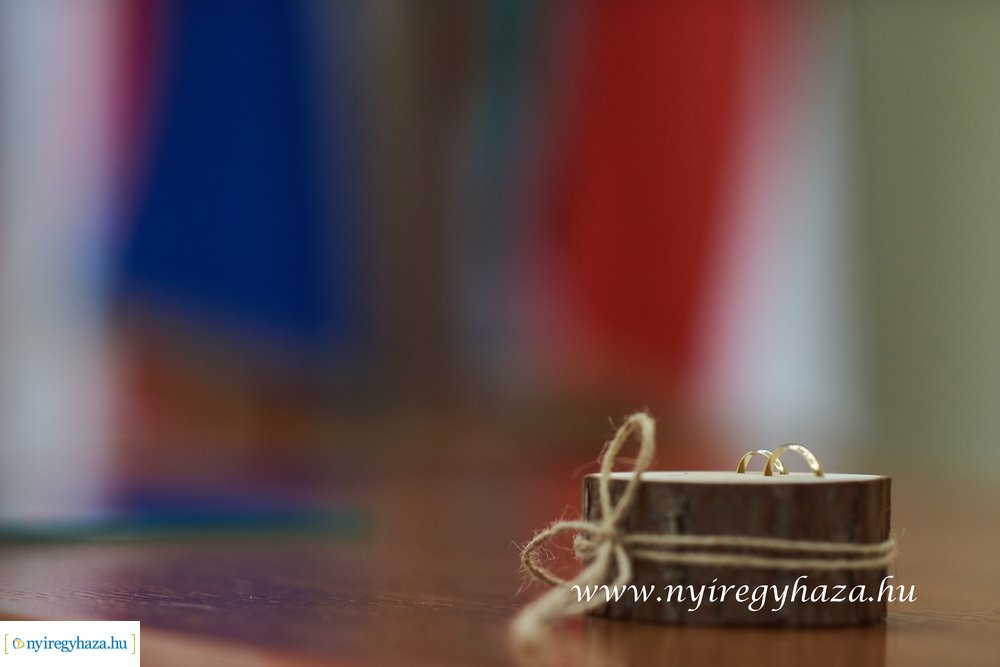 Szájmaszkos esküvő