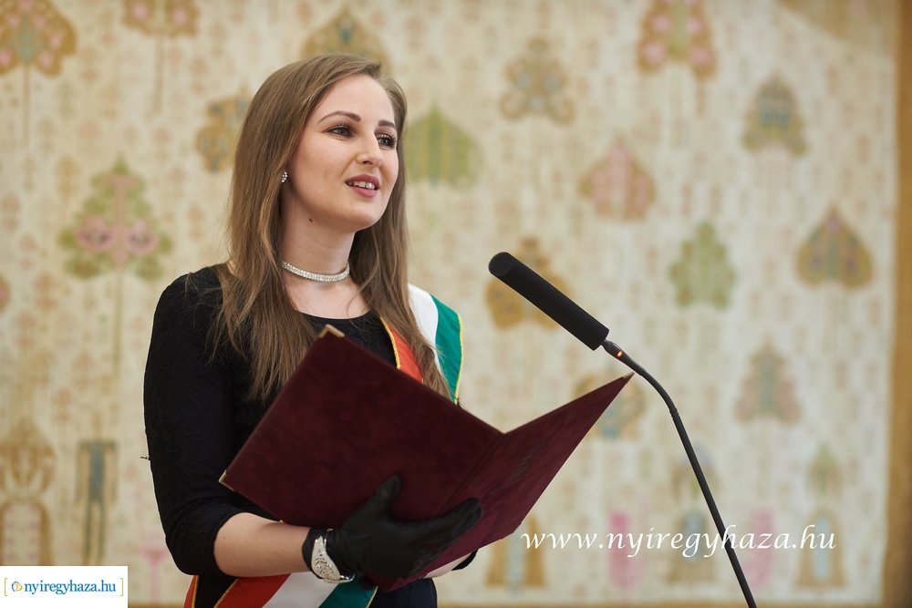 Szájmaszkos esküvő