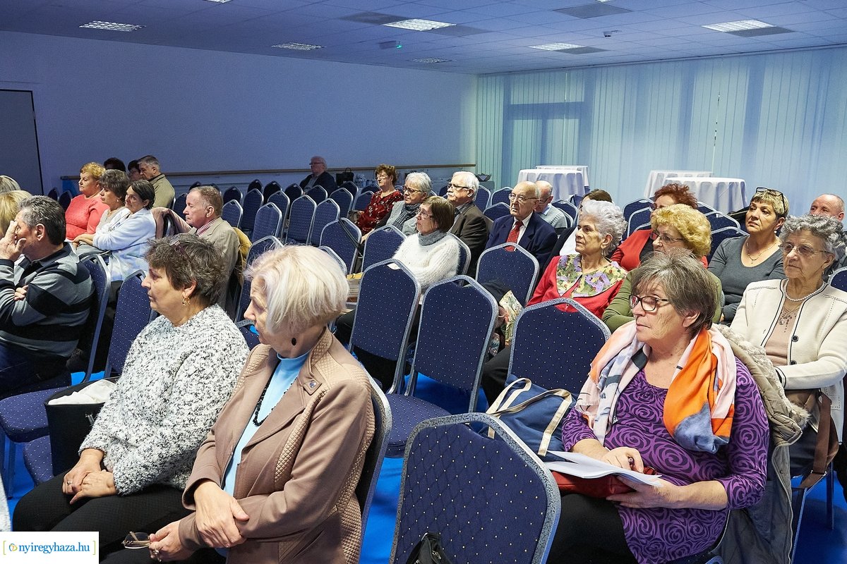 Szakmai fórum a nyugdíjas foglalkoztatás előnyeiről