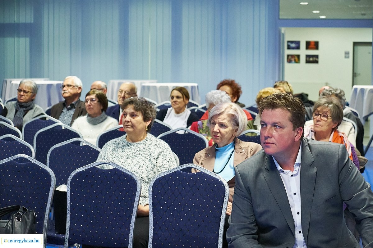 Szakmai fórum a nyugdíjas foglalkoztatás előnyeiről