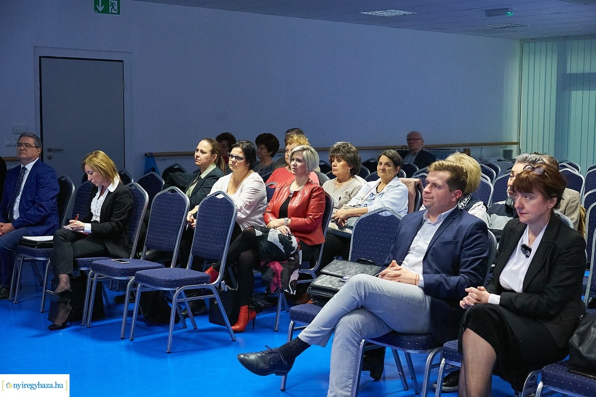 Szakmai fórum a nyugdíjas foglalkoztatás előnyeiről