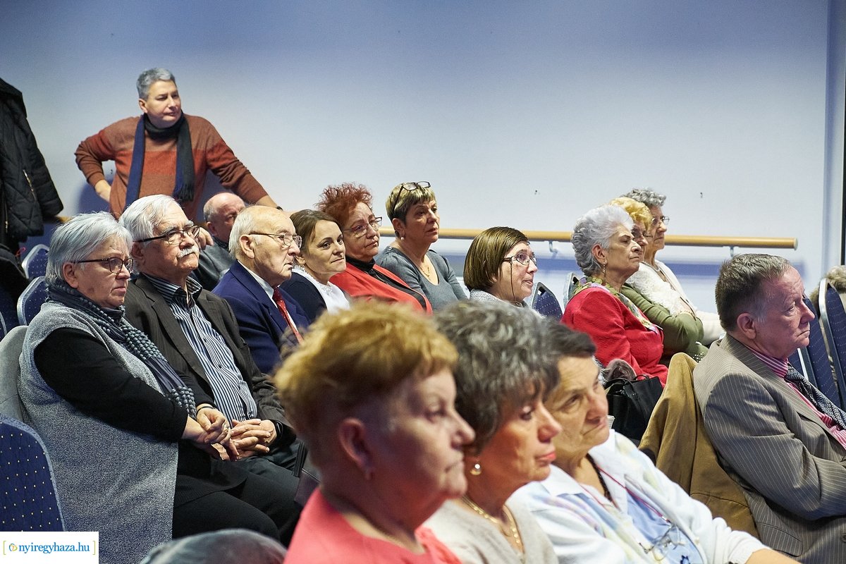 Szakmai fórum a nyugdíjas foglalkoztatás előnyeiről