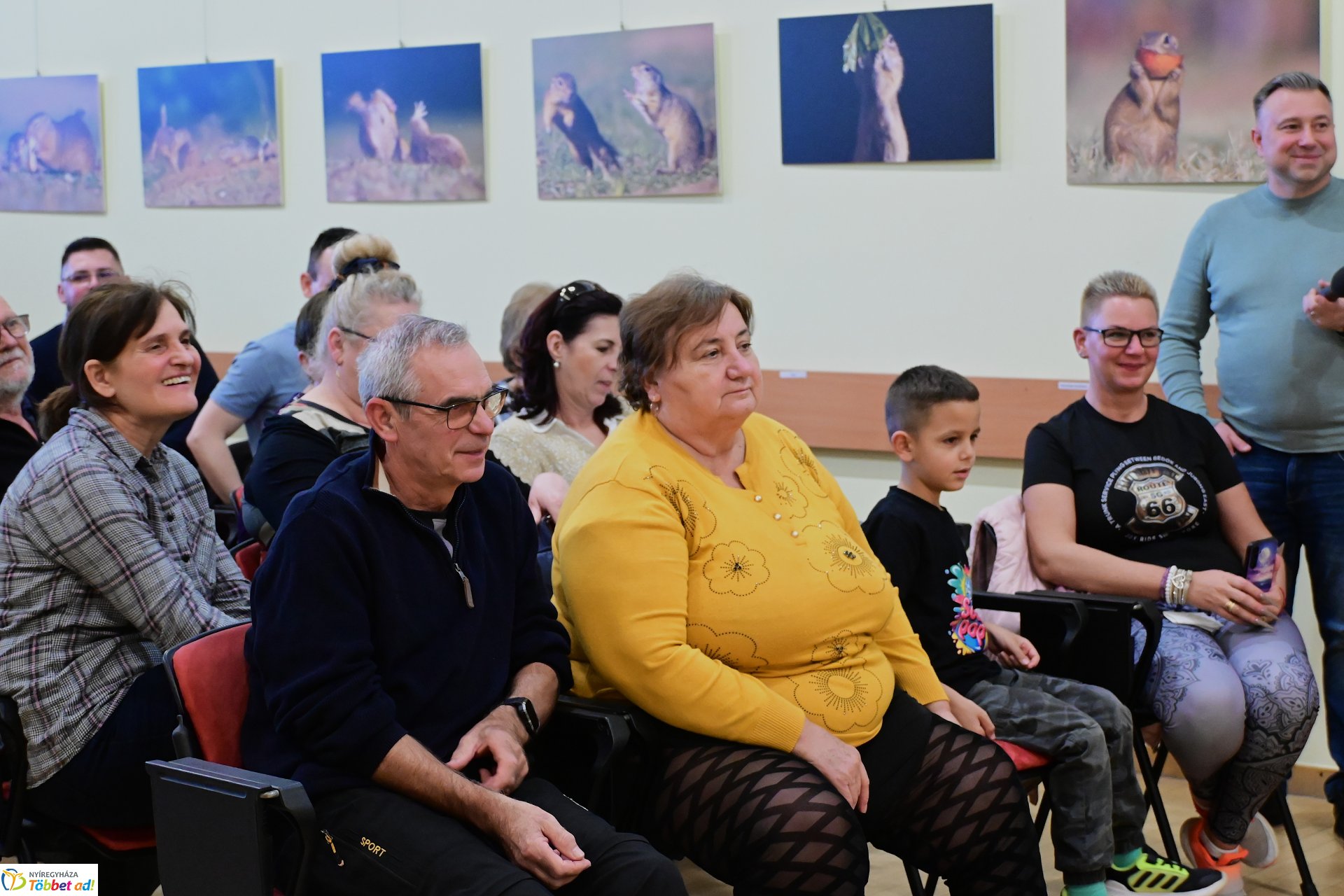 Szakos Andi mini koncert a könyvtárban