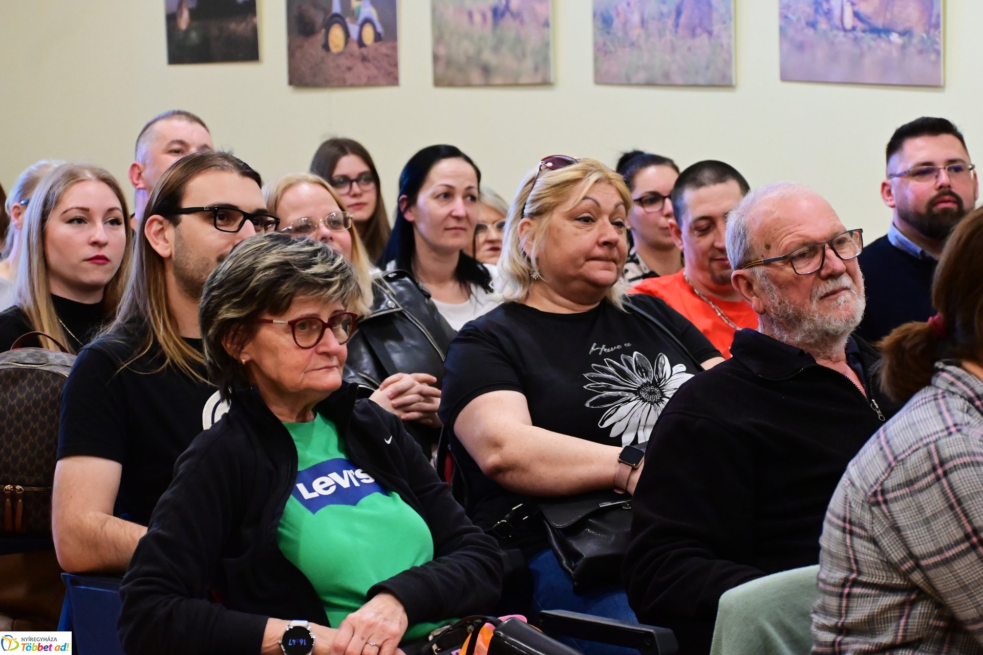 Szakos Andi mini koncert a könyvtárban