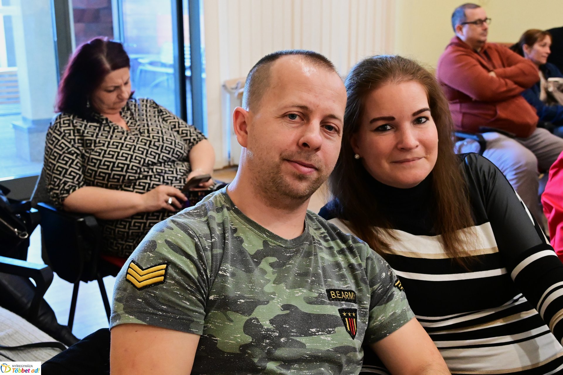 Szakos Andi mini koncert a könyvtárban