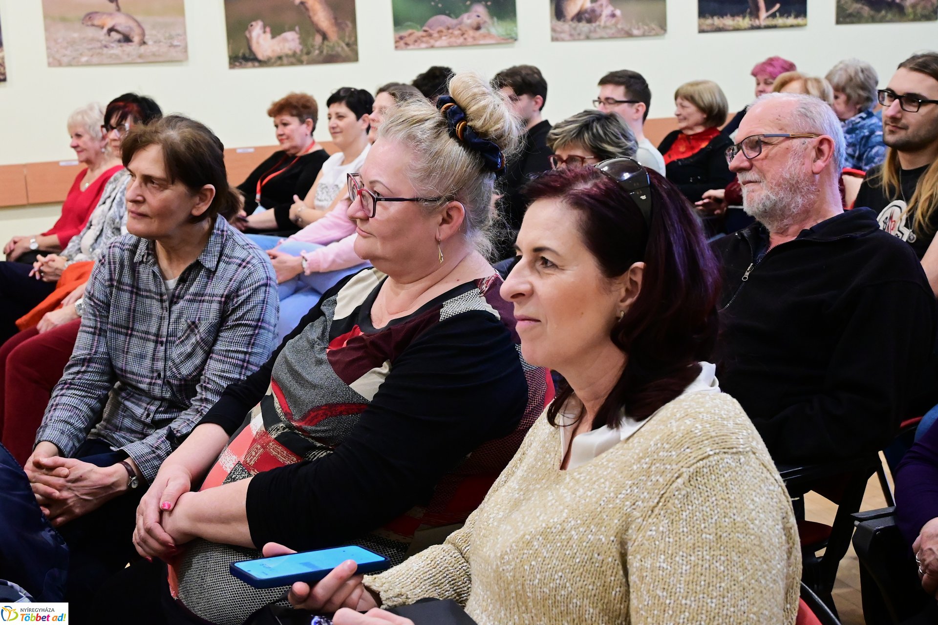 Szakos Andi mini koncert a könyvtárban