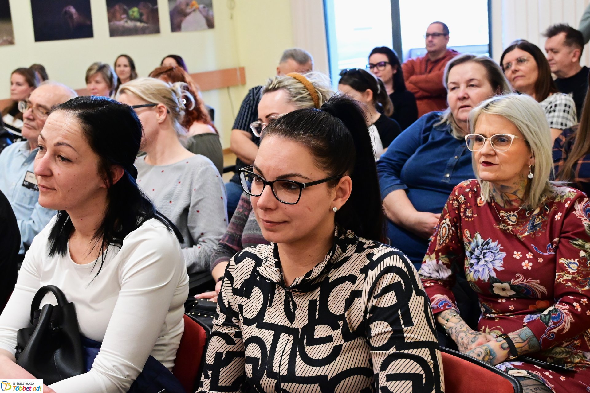 Szakos Andi mini koncert a könyvtárban