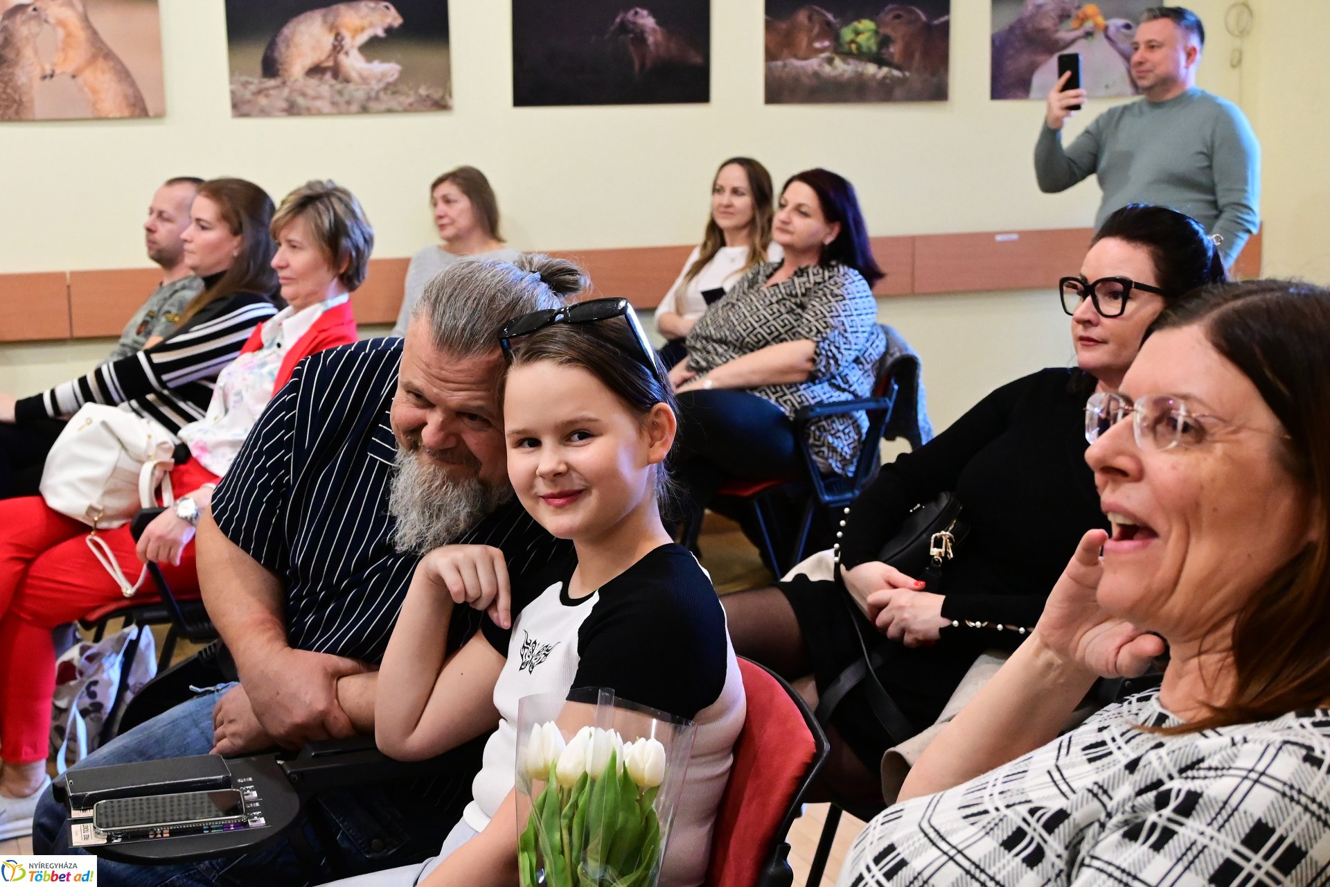 Szakos Andi mini koncert a könyvtárban