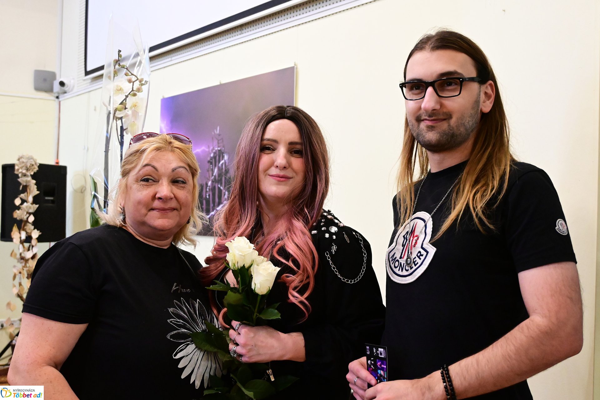 Szakos Andi mini koncert a könyvtárban