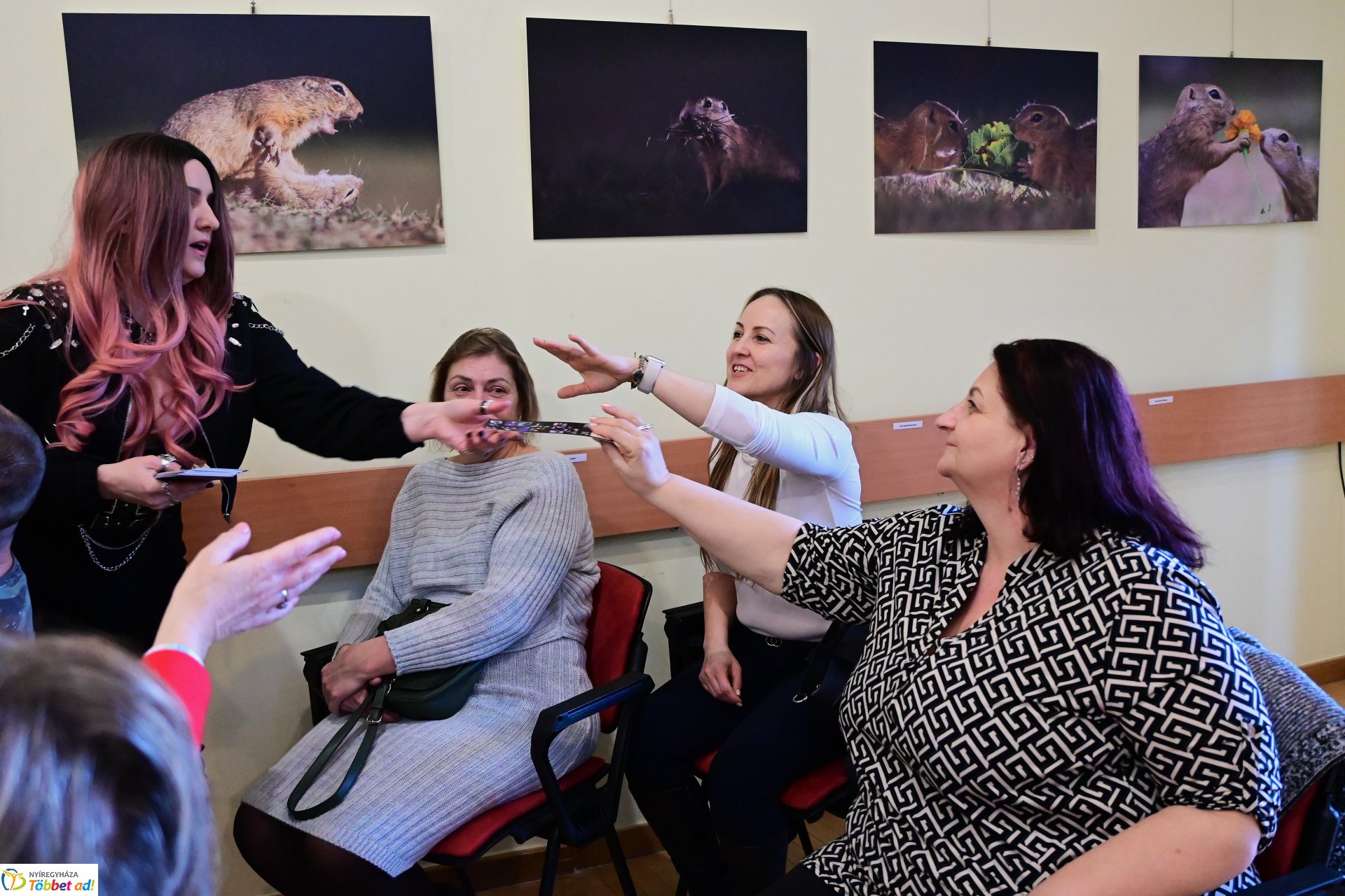 Szakos Andi mini koncert a könyvtárban