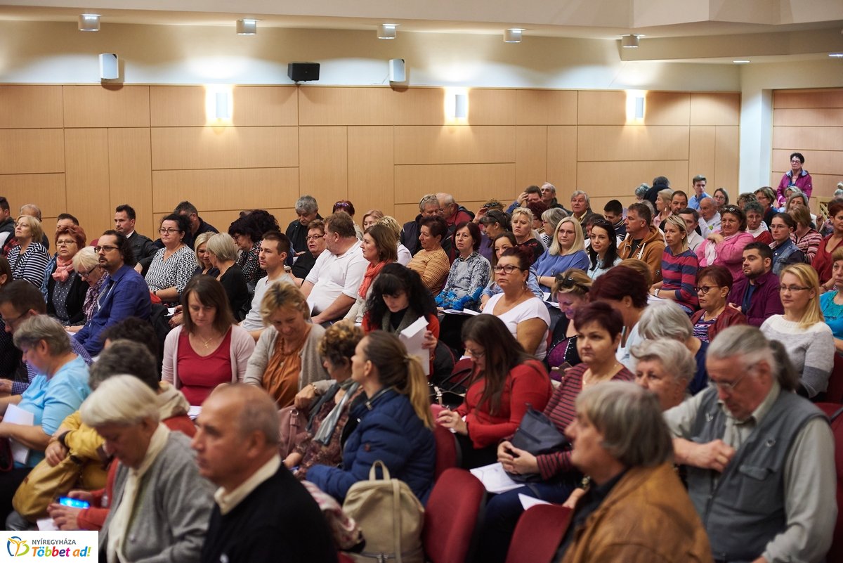 Szavazatszámláló bizottsági tagok eskütétele