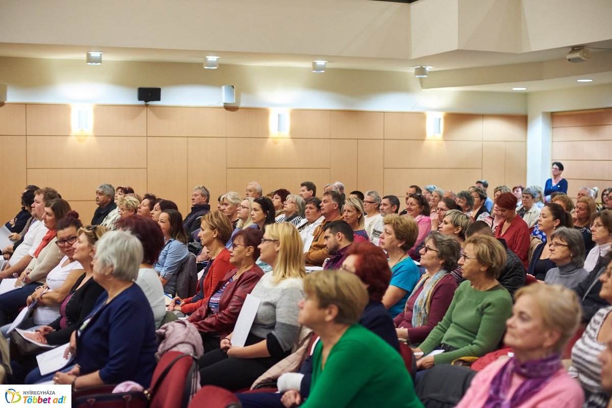 Szavazatszámláló bizottsági tagok eskütétele