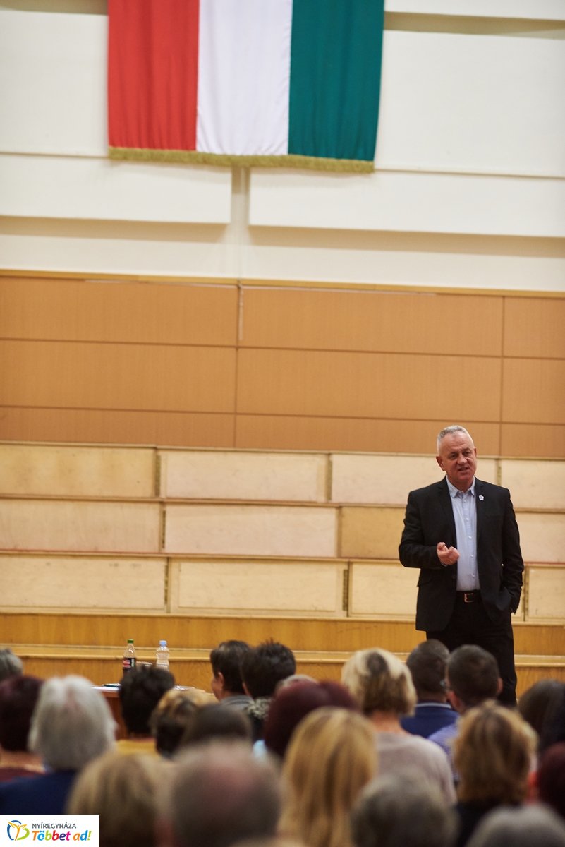 Szavazatszámláló bizottsági tagok eskütétele