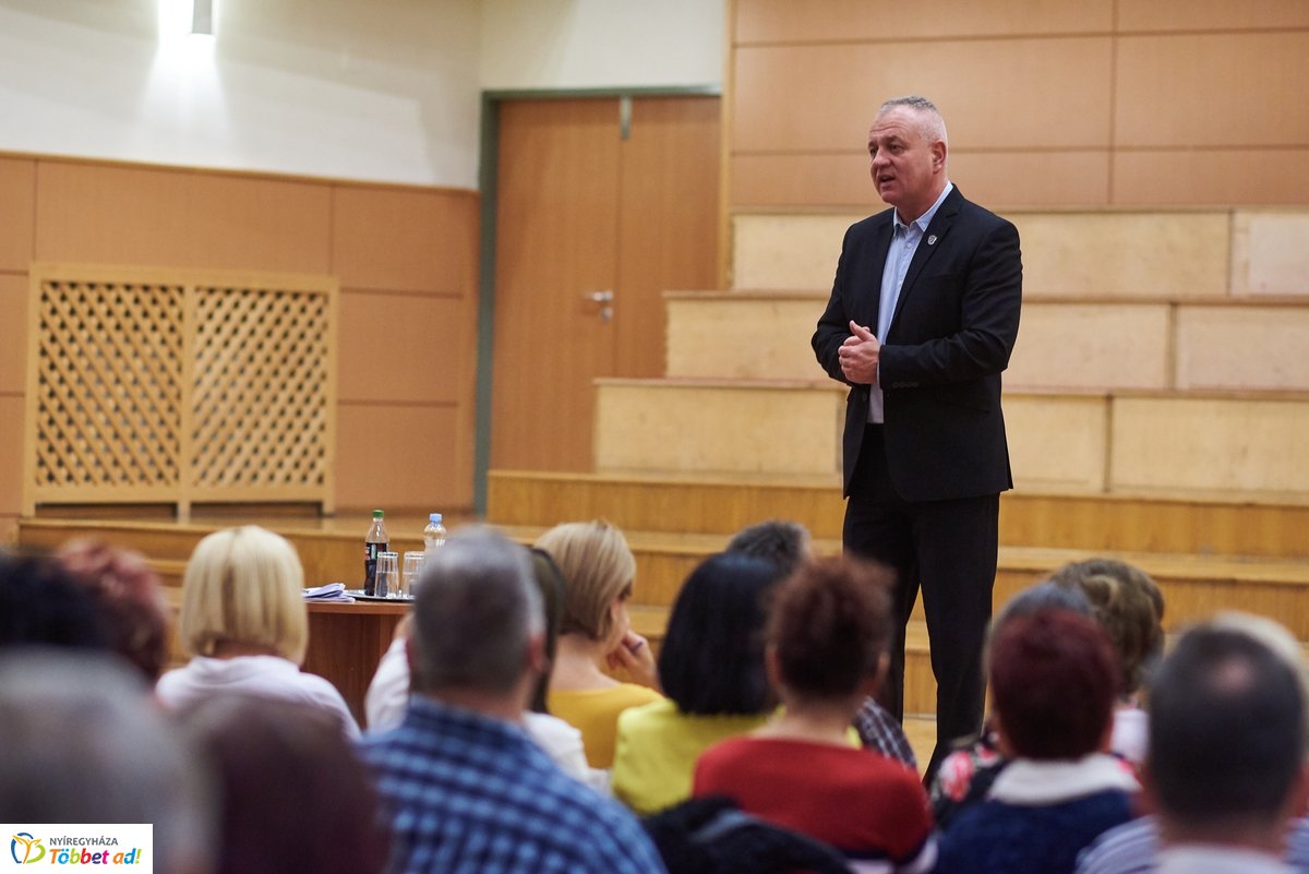 Szavazatszámláló bizottsági tagok eskütétele