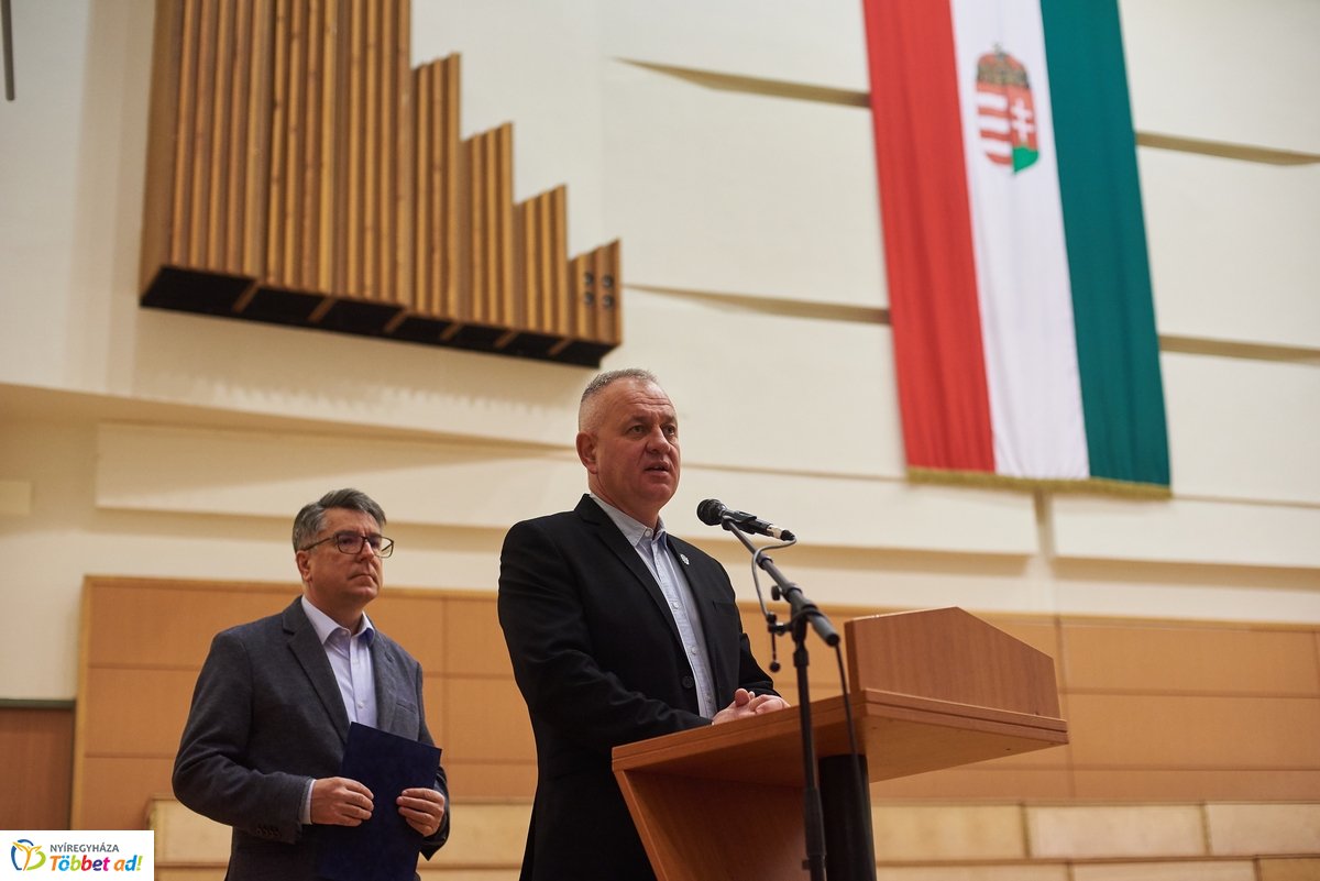 Szavazatszámláló bizottsági tagok eskütétele