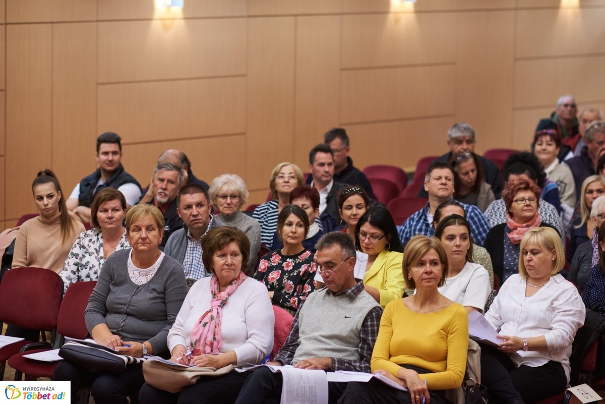 Szavazatszámláló bizottsági tagok eskütétele