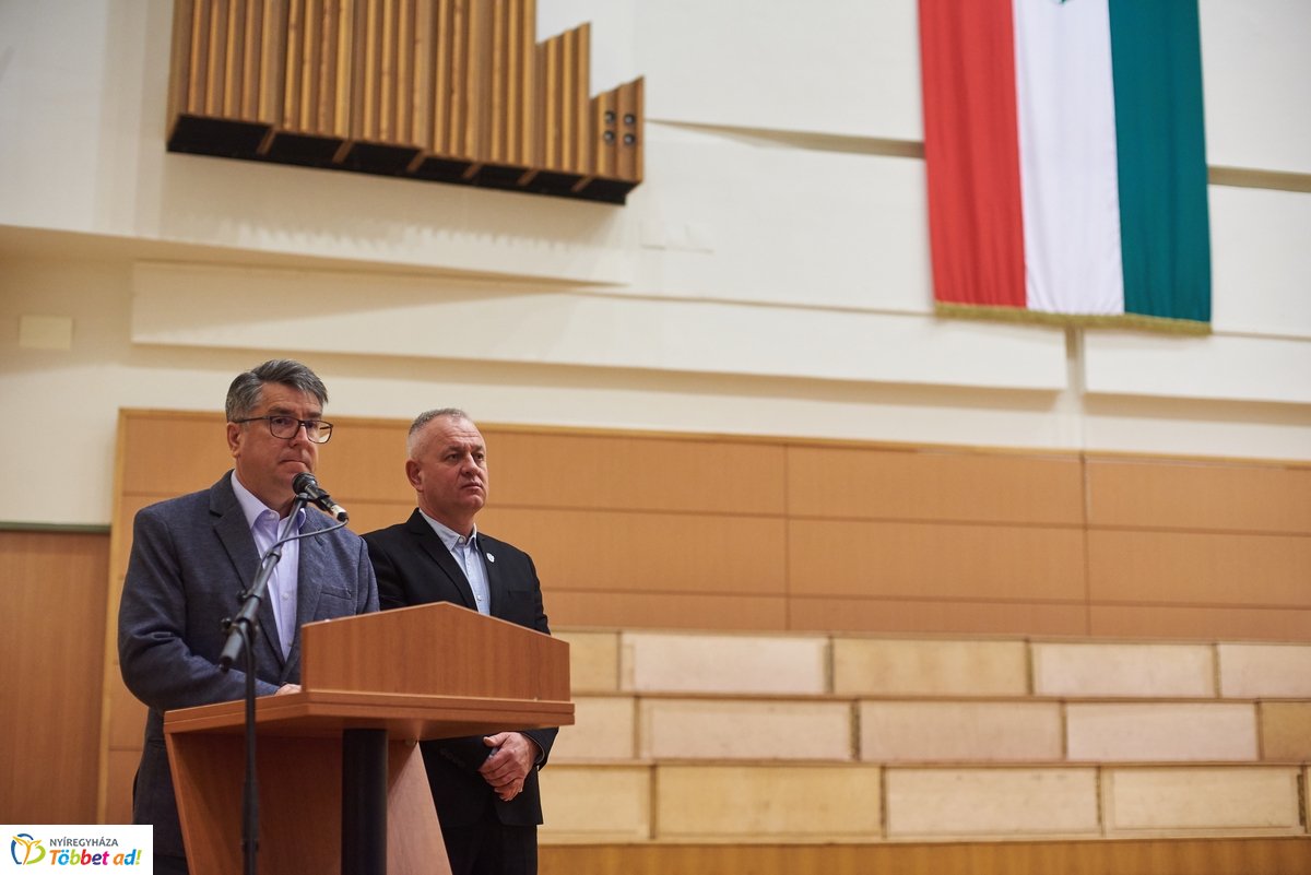 Szavazatszámláló bizottsági tagok eskütétele