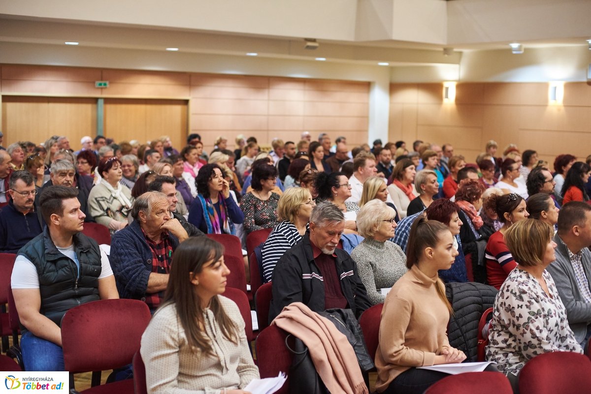 Szavazatszámláló bizottsági tagok eskütétele