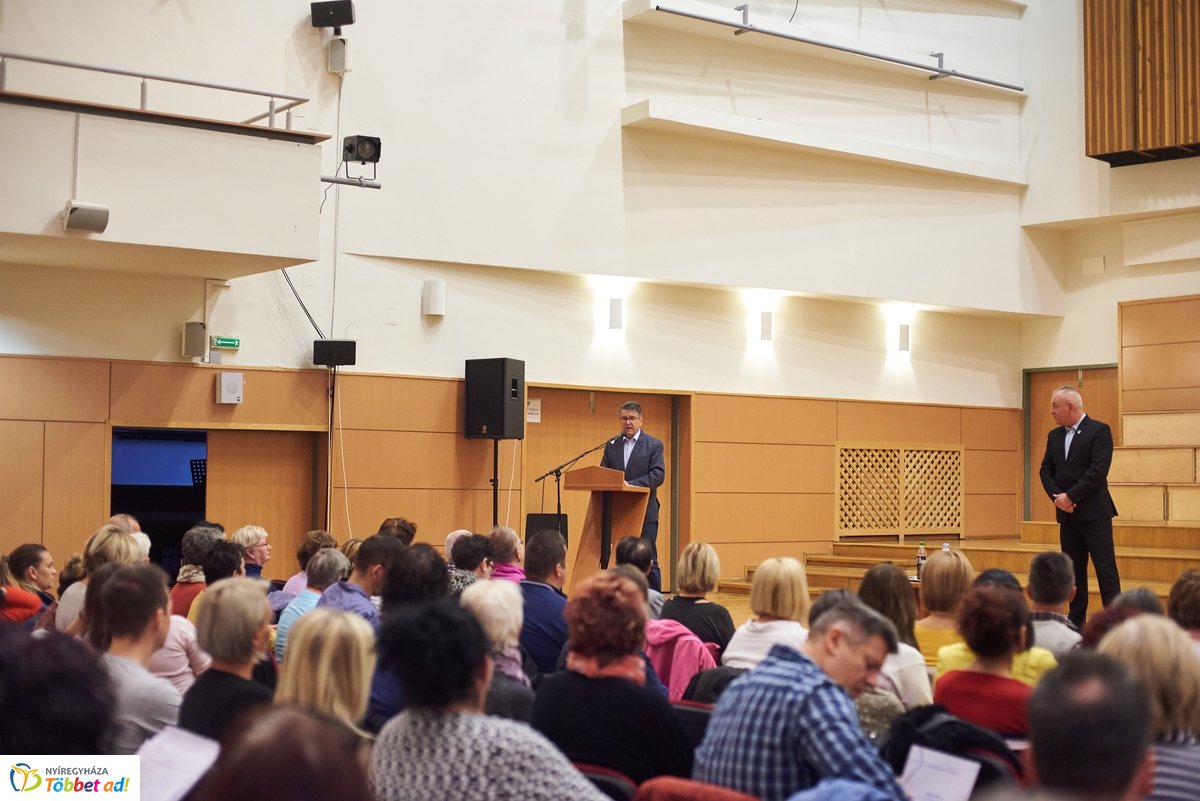 Szavazatszámláló bizottsági tagok eskütétele